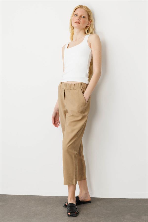 Kadın Beli Lastikli Yan Cepli Havuç Kesim Keten Pantolon Camel