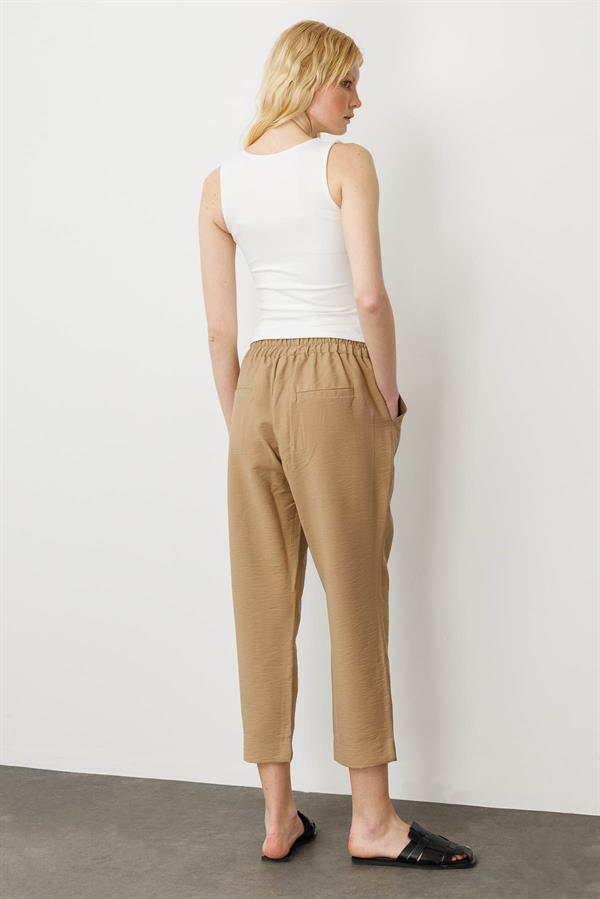 Kadın Beli Lastikli Yan Cepli Havuç Kesim Keten Pantolon Camel