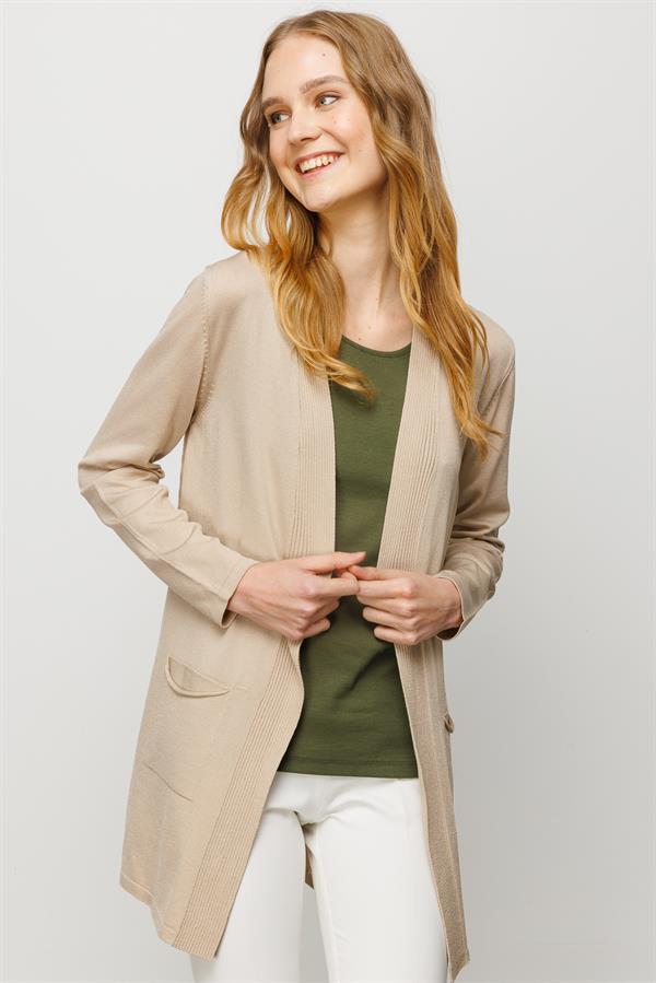 Женский летний удлиненный жакет с карманами и рисунком на спине бежевый