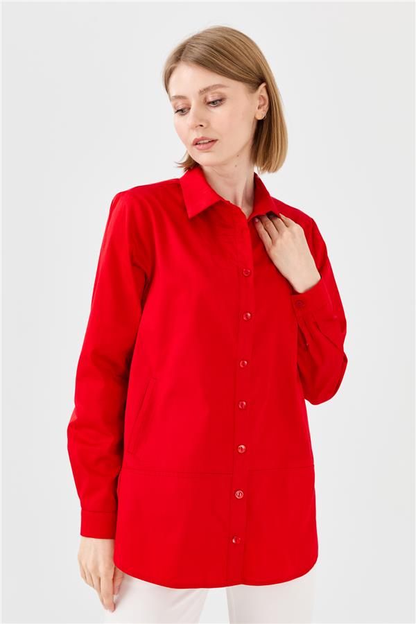 Женская атласная рубашка с карманами красная