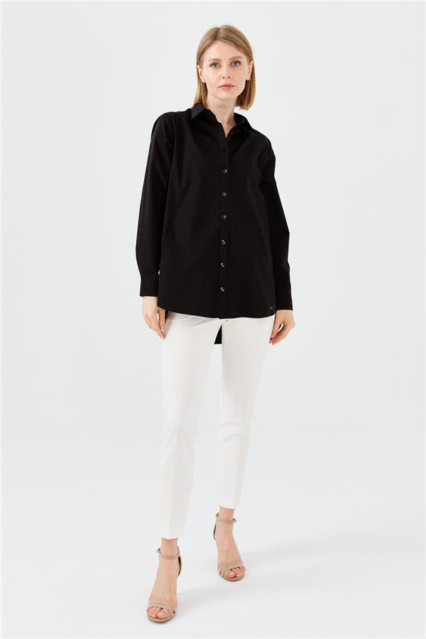 Женская атласная рубашка с карманами черная  
