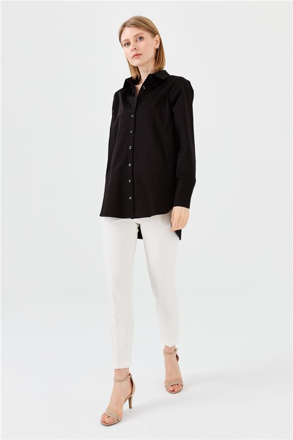 Женская атласная рубашка с карманами черная  