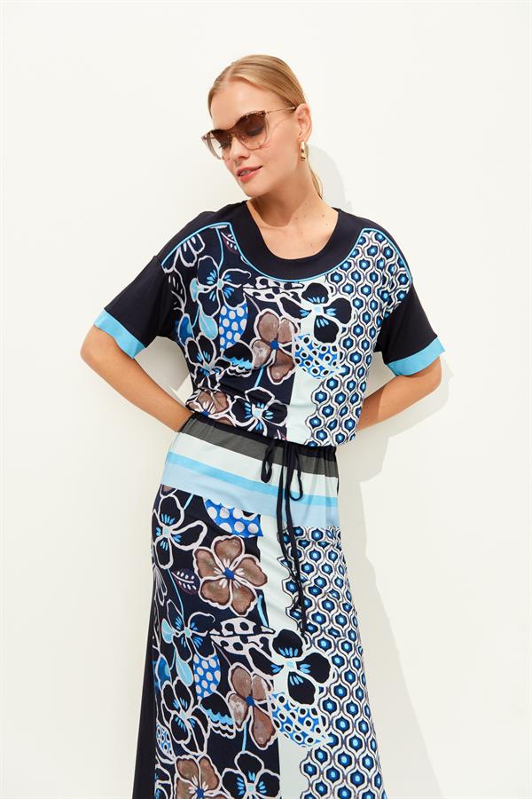 Женское хлопковое платье с рисунком и разрезом темно синее