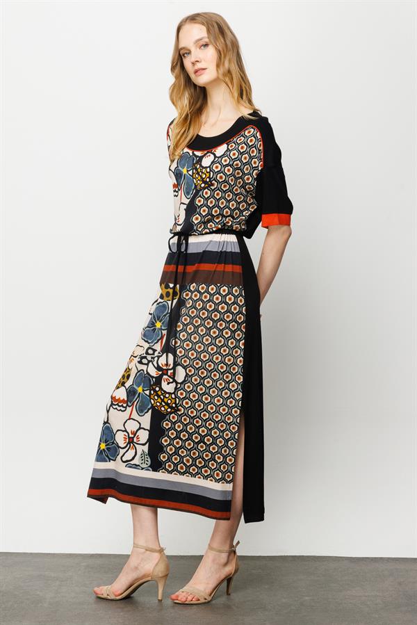 Женское хлопковое платье с рисунком и разрезом черное 