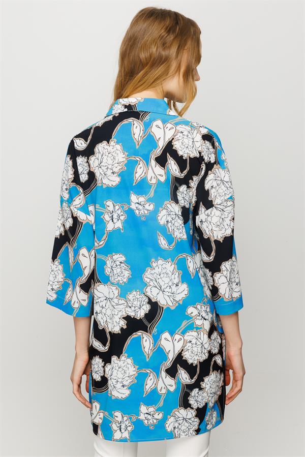 Женская длинная рубашка с цветами ярко синяя
