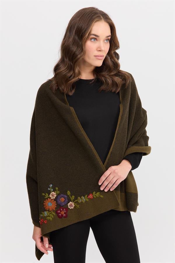 Женская трикотажная шаль с цветочной вышивкой светло зеленая 