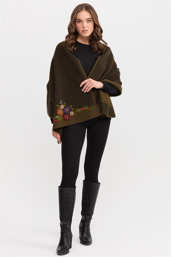 Женская трикотажная шаль с цветочной вышивкой светло зеленая 