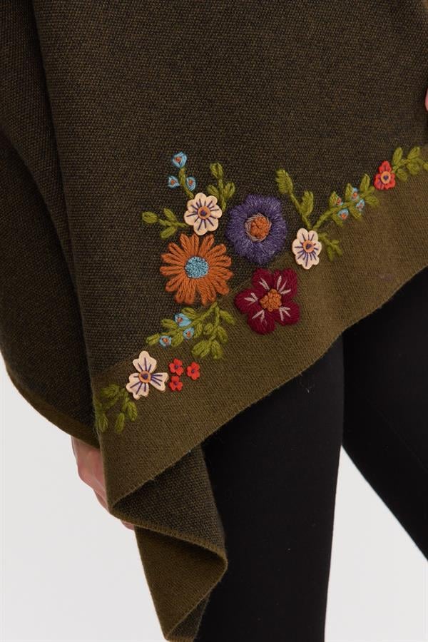 Женская трикотажная шаль с цветочной вышивкой светло зеленая 