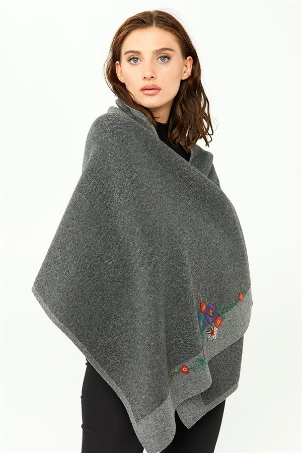 Женская трикотажная шаль с цветочной вышивкой дымчатая 