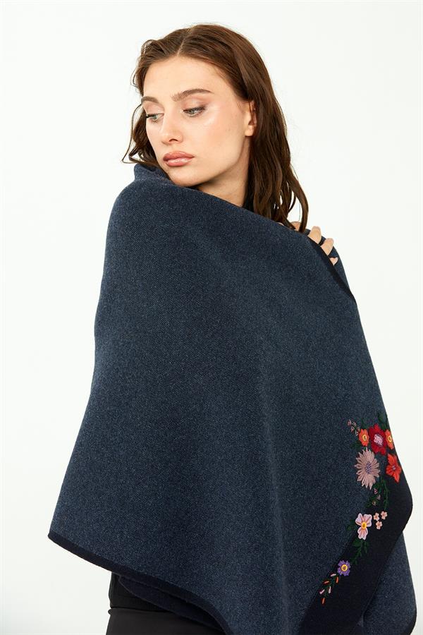 Женская трикотажная шаль с цветочной вышивкой темно синяя 