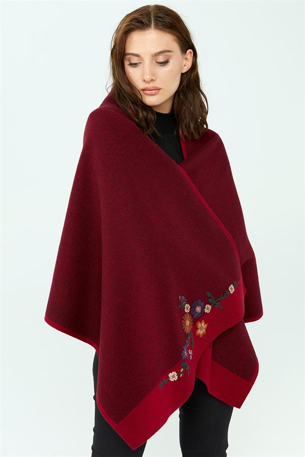 Женская трикотажная шаль с цветочной вышивкой вишневая 
