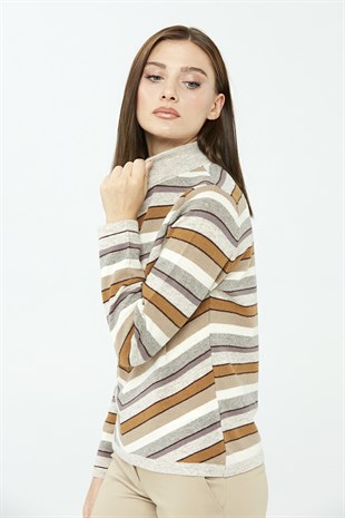 Женский шерстяной свитер светло-бежевый