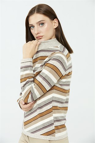 Женский шерстяной свитер светло-бежевый