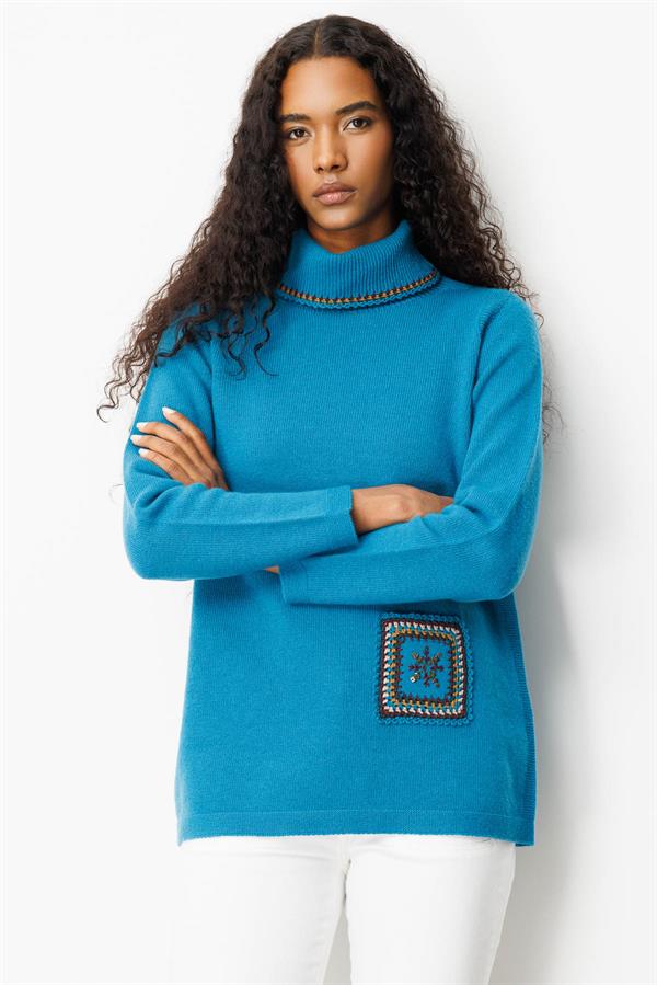 Kadın Degaje Yaka Cebi ve Yakası Tığlamalı Yün Kazak A.Petrol