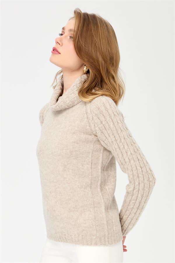 Женский шерстяной свитер