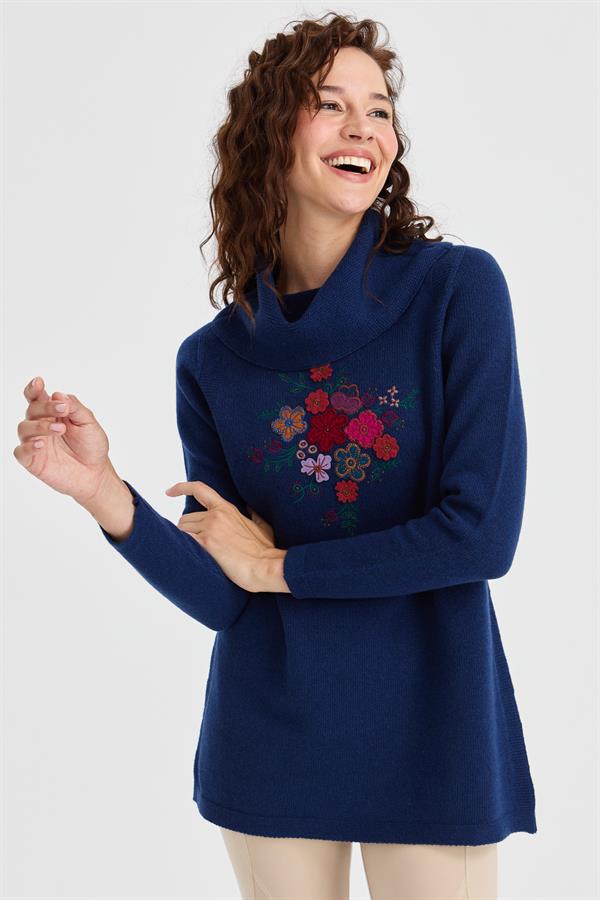 Женский длинный шерстяной свитер с воротником Degaje и вышивкой спереди