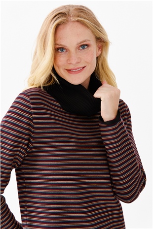 Женская туника в цветную полоску, на пуговицах и одним боковым разрезом, черная