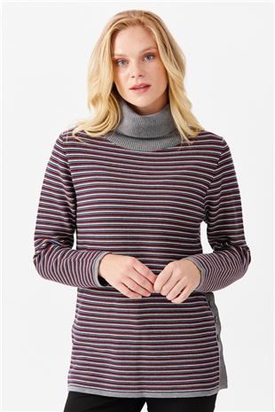 Женская туника в цветную полоску, на пуговицах и одним боковым разрезом, серая