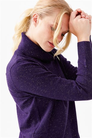 Женская туника с вырезом хомут и люрексом фиолетовая