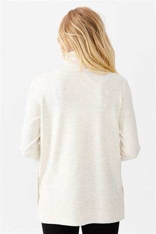 Женская туника с вырезом хомут и люрексом молочного цвета