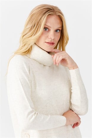 Женская туника с вырезом хомут и люрексом молочного цвета