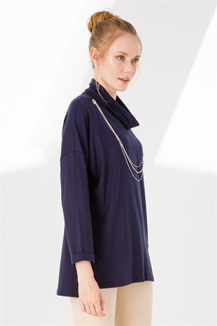 Kadın Degaje Yaka Uzun Kol Metal Kolyeli Penye Bluz Lacivert