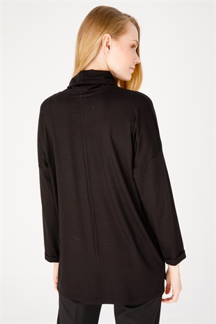 Kadın Degaje Yaka Uzun Kol Metal Kolyeli Penye Bluz Siyah