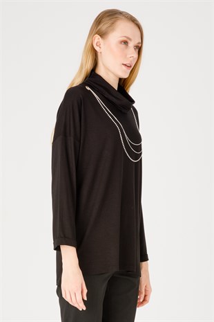 Kadın Degaje Yaka Uzun Kol Metal Kolyeli Penye Bluz Siyah