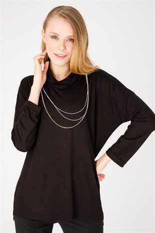 Kadın Degaje Yaka Uzun Kol Metal Kolyeli Penye Bluz Siyah