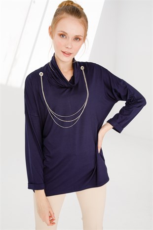 Kadın Degaje Yaka Uzun Kol Metal Kolyeli Penye Bluz Lacivert