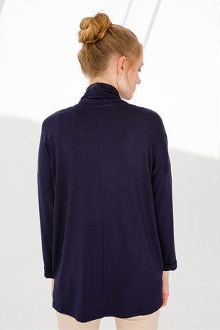 Kadın Degaje Yaka Uzun Kol Metal Kolyeli Penye Bluz Lacivert