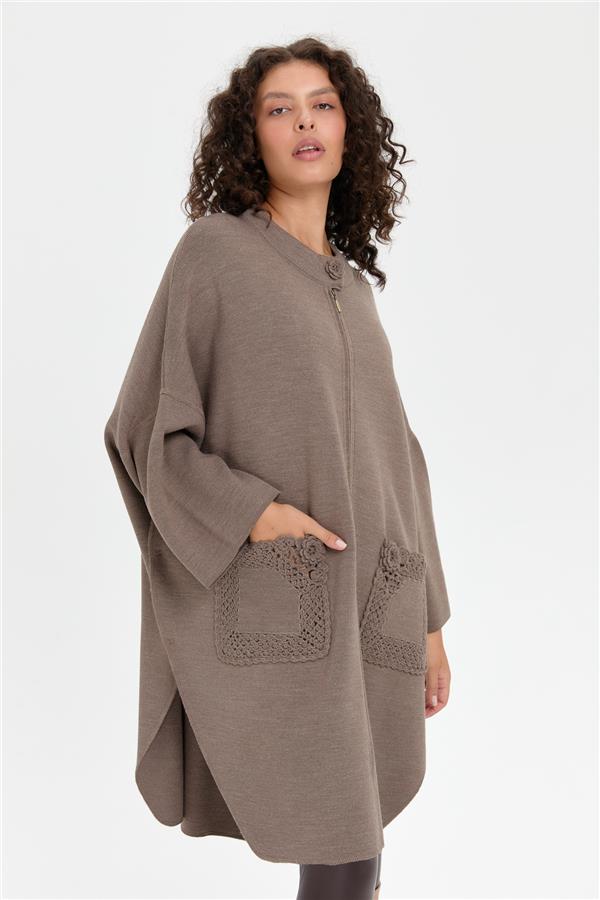 Kadın Dik Yaka Cebi Gül İşlemeli Fermuarlı Panço Vizon