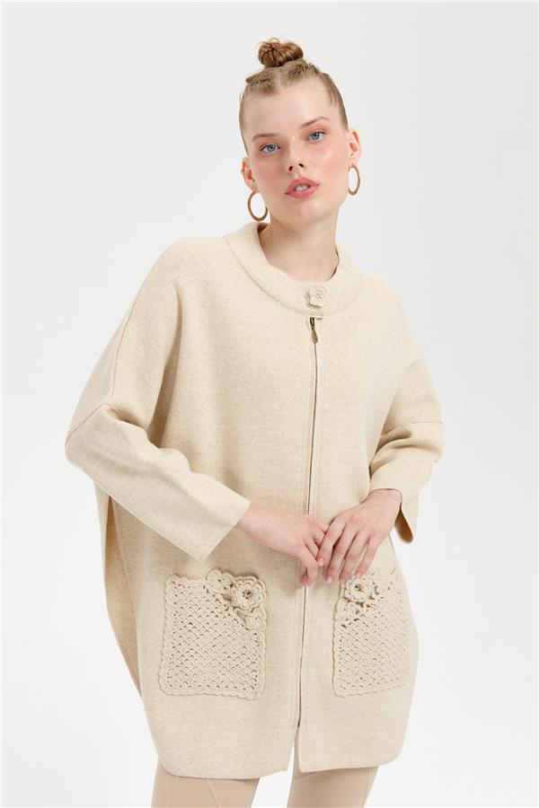 Kadın Dik Yaka Cebi Gül İşlemeli Fermuarlı Kısa Panço T.Melanj