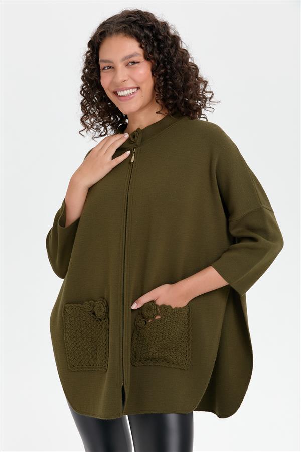 Kadın Dik Yaka Cebi Gül İşlemeli Fermuarlı Kısa Panço Haki