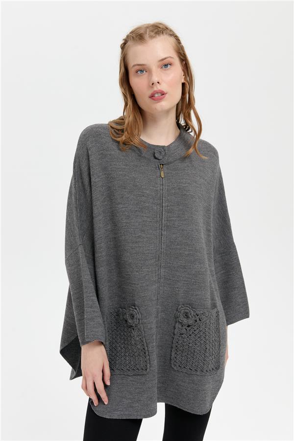 Kadın Dik Yaka Cebi Gül İşlemeli Fermuarlı Kısa Panço Gri Melanj