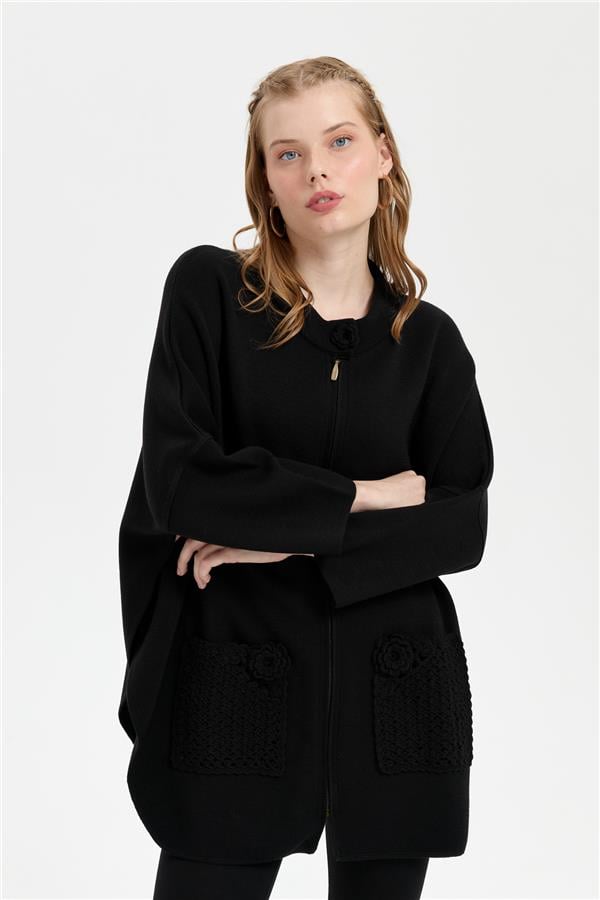 Kadın Dik Yaka Cebi Gül İşlemeli Fermuarlı Kısa Panço Siyah