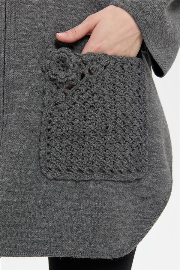 Kadın Dik Yaka Cebi Gül İşlemeli Fermuarlı Kısa Panço Gri Melanj