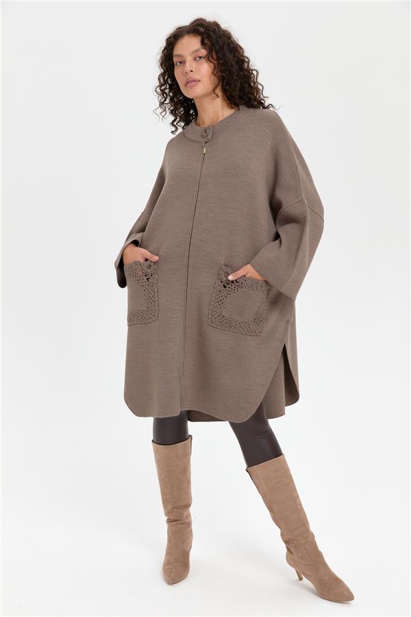 Kadın Dik Yaka Cebi Gül İşlemeli Fermuarlı Panço Vizon