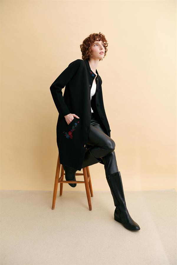 Kadın Dik Yaka Cebi İşlemeli Uzun Yün Kaban Siyah