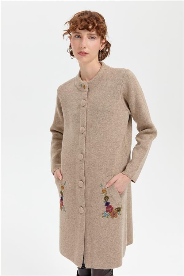 Kadın Dik Yaka Cebi İşlemeli Uzun Yün Kaban K.Bej
