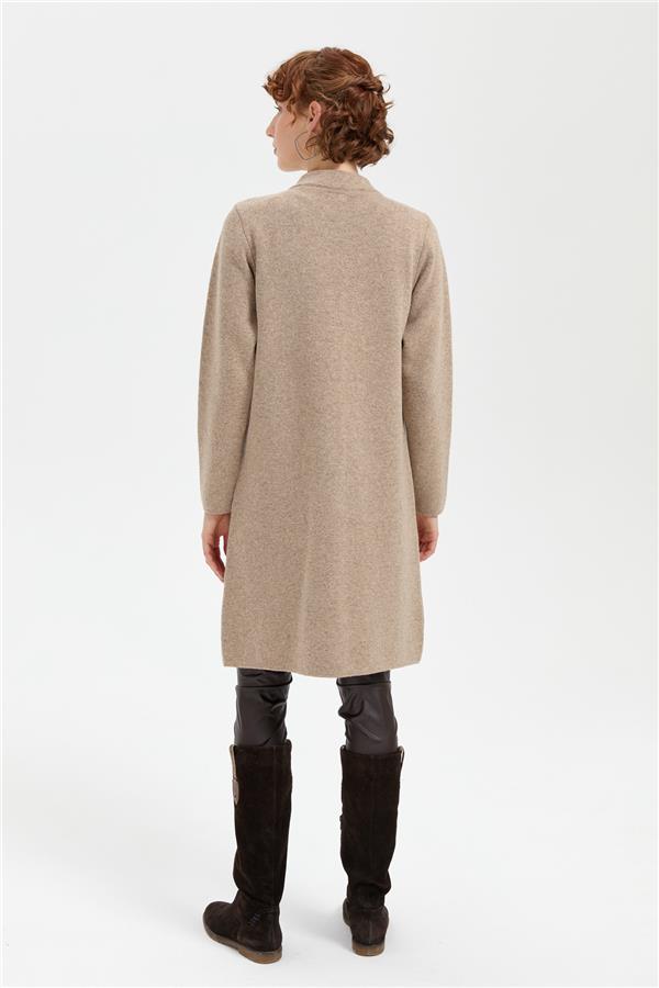 Kadın Dik Yaka Cebi İşlemeli Uzun Yün Kaban K.Bej