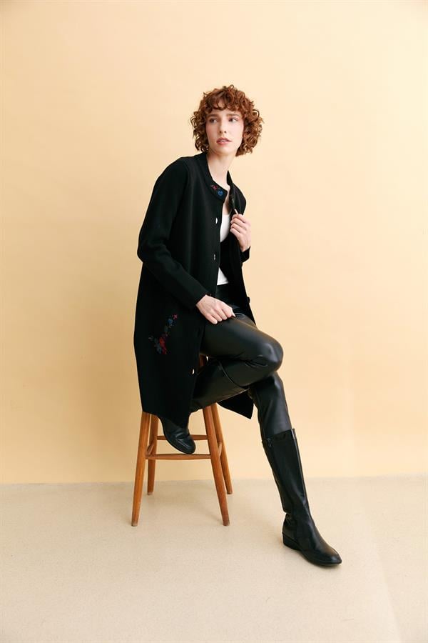 Kadın Dik Yaka Cebi İşlemeli Uzun Yün Kaban Siyah