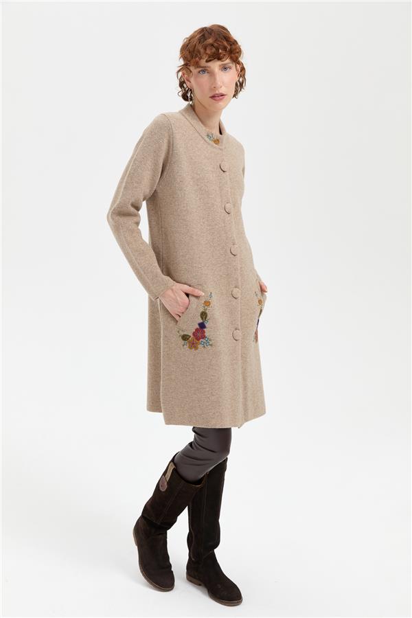 Kadın Dik Yaka Cebi İşlemeli Uzun Yün Kaban K.Bej