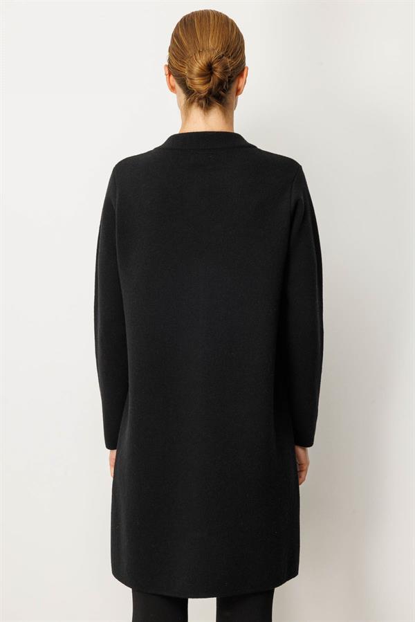 Kadın Dik Yaka Cebi Tığlamalı Uzun Yün Kaban Siyah