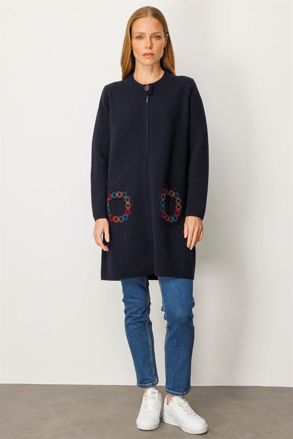 Kadın Dik Yaka Cebi Tığlamalı Uzun Yün Kaban K.Lacivert