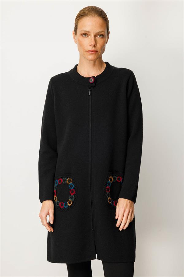 Kadın Dik Yaka Cebi Tığlamalı Uzun Yün Kaban Siyah