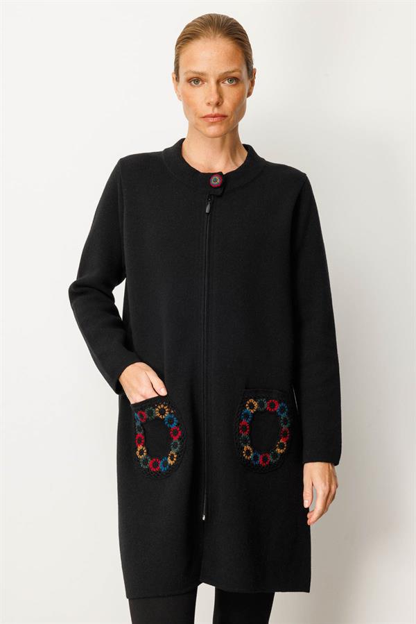 Kadın Dik Yaka Cebi Tığlamalı Uzun Yün Kaban Siyah