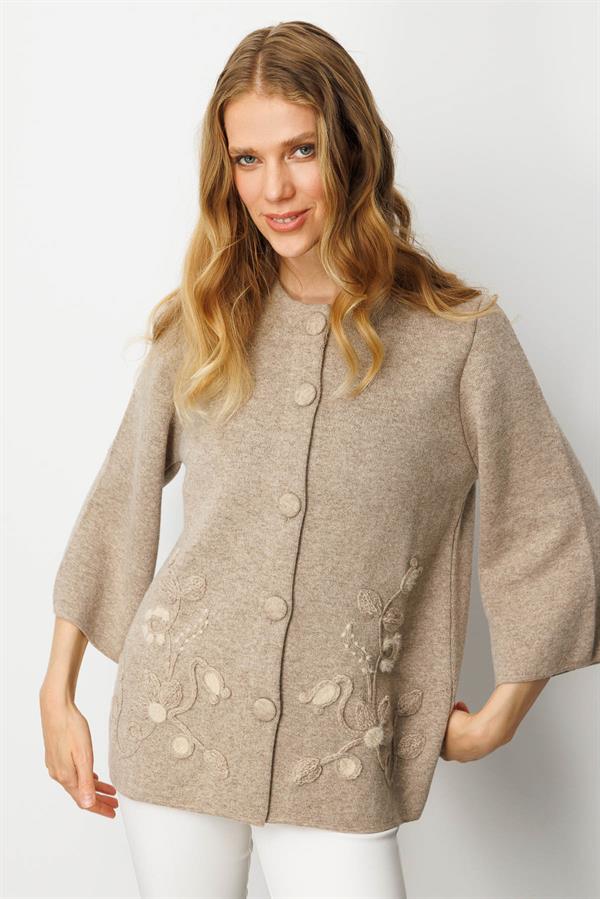 Kadın Dik Yaka Çiçek Desenli Kısa Yün Ceket K.Bej