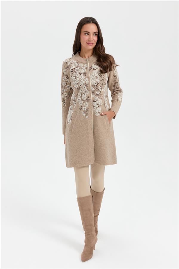 Kadın Dik Yaka Çiçekli Uzun Yün Kaban K.Bej
