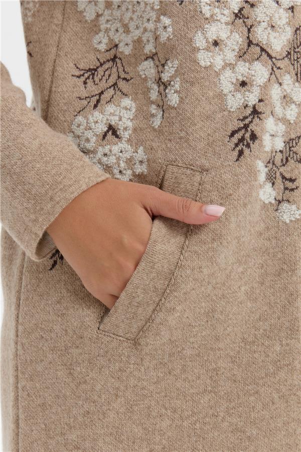 Kadın Dik Yaka Çiçekli Uzun Yün Kaban K.Bej